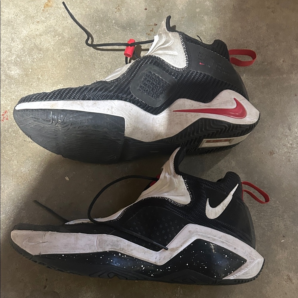 Nike Black and White Athletic Shoes with Red Accents - Picture 2 of 5